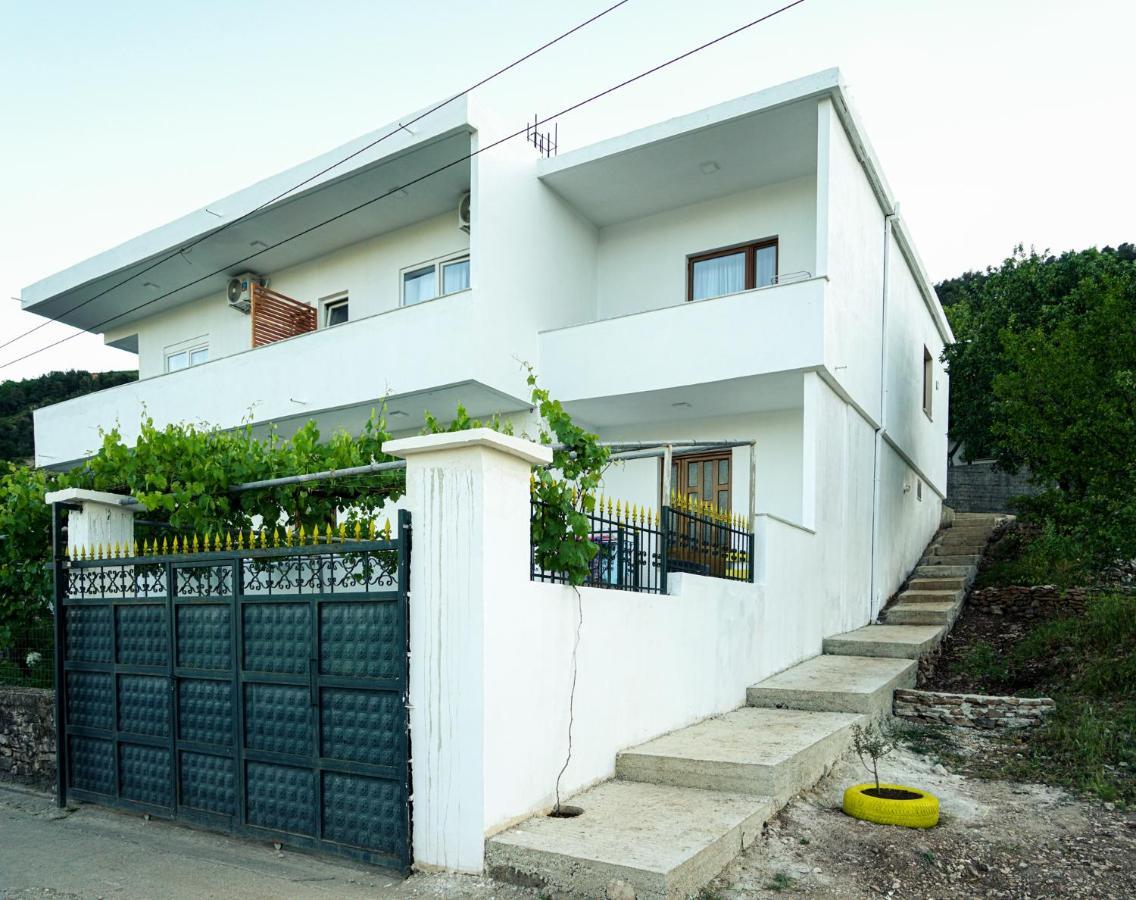 Patio Rooms Gjirokastër מראה חיצוני תמונה